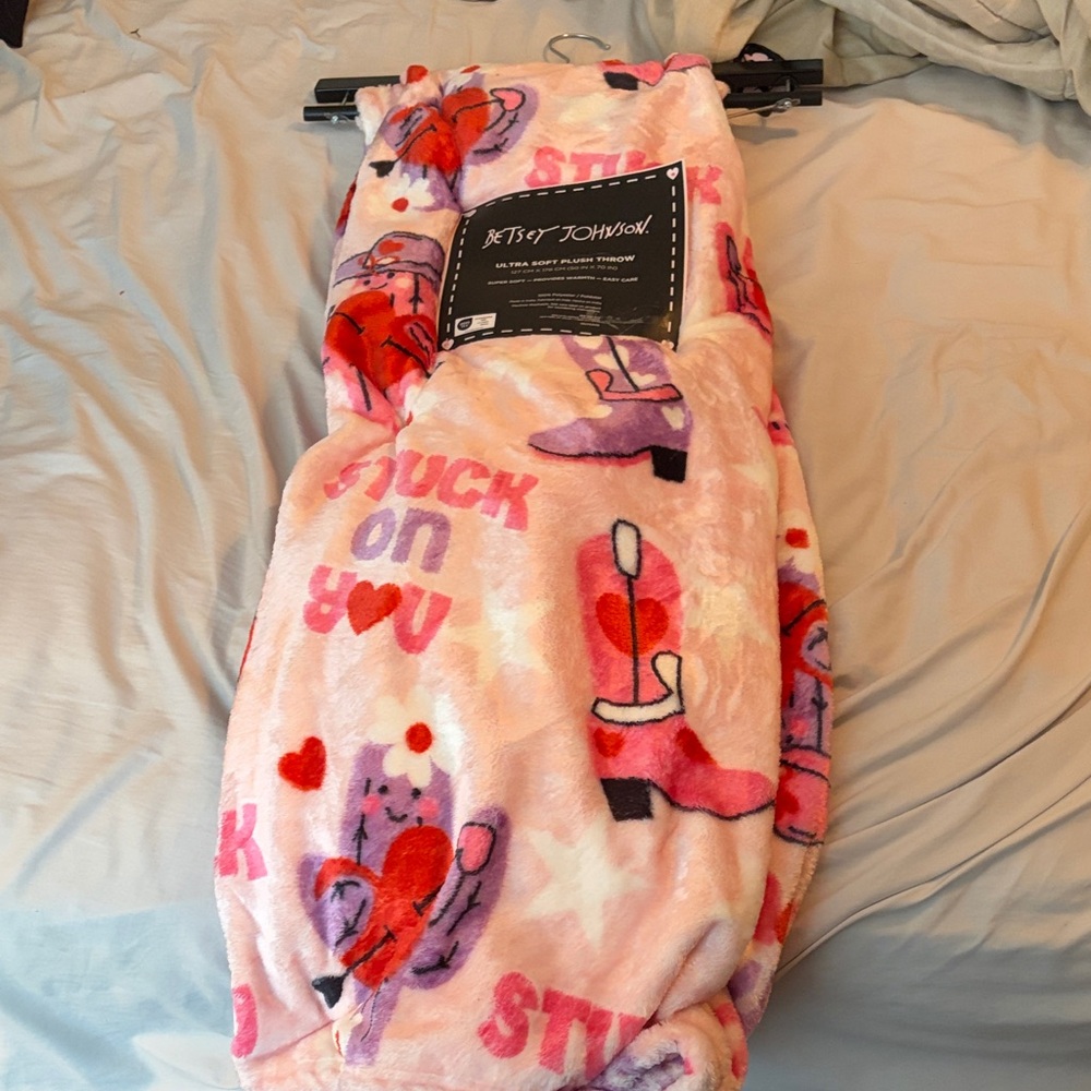 Betsey Johnson blanket stuck‎ on you